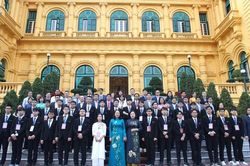 Cựu học sinh Trường THPT chuyên Phan Bội Châu được trao tặng Huân chương Lao động hạng Ba