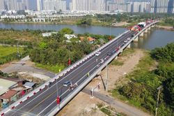 TPHCM: Người dân phấn khởi khi thông xe 'cây cầu mơ ước' hơn 350 tỷ