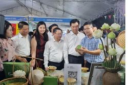 Hàng nghìn các sản phẩm OCOP được bày bán tại hôi chợ Mê Linh