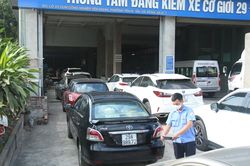 Hà Nội: Ô tô lại nối đuôi nhau chờ đăng kiểm