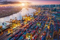Thị trường dầu mỏ dư cung vào năm 2024, OPEC+ cắt giảm thêm sản lượng để đối mặt thách thức?