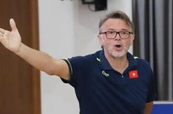 Nước cờ mạo hiểm của ông Troussier