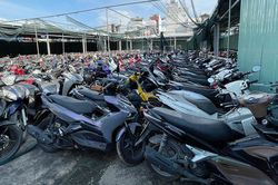 Đột kích tiệm cầm đồ chứa 200 xe gian khi khám phá 2 vụ cướp ở TP.HCM