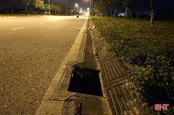 Hàng loạt lưới chắn rác trên tuyến Nguyễn Du kéo dài bị lấy trộm