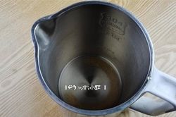 Dù lớp cặn của ấm siêu tốc dày hay cứng đến đâu, chỉ cần một thao tác đơn giản, lớp cặn sẽ tự động rơi ra, tiện lợi và tiết kiệm chi phí