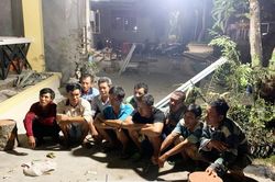 Bắt quả tang 10 đối tượng đá gà trực tuyến ăn tiền tại xã Long An
