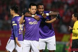 Văn Quyết tỏa sáng, Hà Nội FC trở lại đường đua vô địch