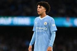 Man City đánh rơi chiến thắng ở phút cuối