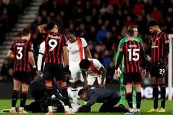 Cầu thủ Luton Town bị ngừng tim qua cơn nguy kịch