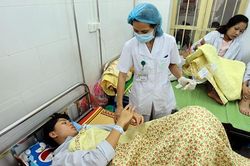 Số mắc sốt xuất huyết ở Hà Nội giảm tuần thứ sáu, xuống dưới mốc 1.000 ca/ tuần