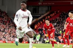 Kobbie Mainoo nhận 'mưa' lời khen với màn trình diễn đỉnh cao trước Liverpool