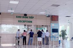 Nghịch lý có bảo hiểm y tế nhưng bỏ tiền để khám dịch vụ