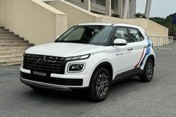 Hyundai Venue công suất mạnh nhưng áp lực lớn trước KIA Sonet giá rẻ