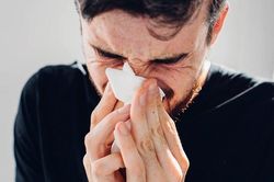 Nhịn hắt hơi nguy hiểm như thế nào đối với sức khỏe?