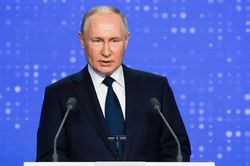 Tổng thống Putin: Nga sẽ không đổi chủ quyền đất nước để 'lấy xúc xích'