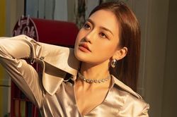 Thùy Anh khoe style ăn mặc sang chảnh khi đóng 'Chúng ta của 8 năm sau'