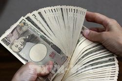 Đồng yen hướng tới tháng tăng mạnh nhất năm 2023