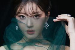 Triệu Lộ Tư mắc lỗi trang phục trên thảm đỏ, để mỹ nhân Tân Cương thế hệ mới chiếm hết spotlight