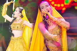 Võ Hạ Trâm trình diễn ca khúc mới trước hàng ngàn khán giả: Hát nhảy tưng bừng, có gây thất vọng?