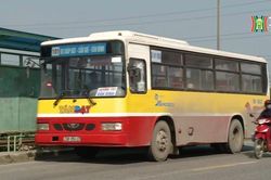 Nguy hiểm chờ xe buýt ở các trục quốc lộ