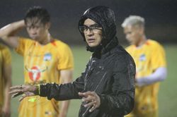 HAGL có thể chia tay HLV Kiatisuk, nhà tài trợ của CLB đã có động thái 'đặc biệt'