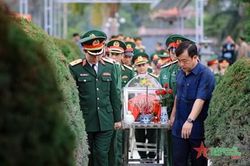 Điện Biên truy điệu và an táng 3 hài cốt liệt sĩ quân tình nguyện Việt Nam hy sinh tại Lào