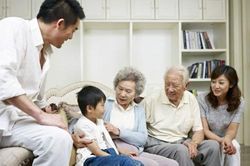 3 điều không nên làm khi về già dù yêu thương con cái đến đâu