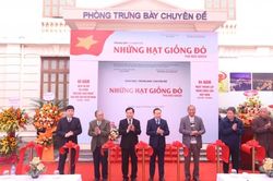 Trưng bày hơn 100 tài liệu quý về chuyên đề: 'Những hạt giống đỏ'