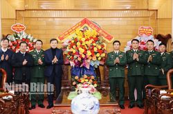 Đồng chí Bí thư Tỉnh ủy thăm, chúc mừng một số đơn vị quân đội