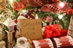 Tiểu thương phố Hàng Mã treo biển thu phí chụp hình Noel