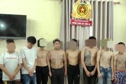Nhiều người vừa đi đường vừa nghe điện thoại, trở thành 'mồi ngon' cho băng cướp 'nhí'