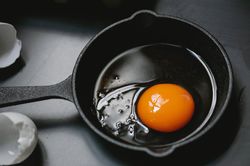 Lòng đỏ trứng có tốt cho người bị gan nhiễm mỡ?
