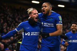 Đứng dậy sau sai lầm khó tin của hậu vệ, Chelsea thắng kịch tính trước Newcastle, thắp lên hy vọng giành danh hiệu
