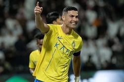 Vượt qua Messi, Ronaldo ăn mừng kỷ lục đặc biệt bằng động tác rất quen thuộc