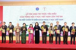 Tôn vinh 61 trí thức tiêu biểu của Tổng hội Y học Việt Nam