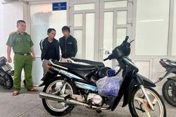Đang đưa xe máy đi tiêu thụ sau khi trộm cắp, 2 anh em ruột bị bắt quả tang