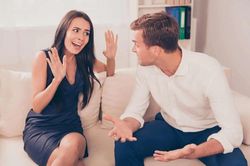 6 bước ứng phó người chồng hay quát mắng
