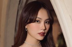 Hoa hậu Huỳnh Nguyễn Mai Phương khoe vai trần, 'lưng ong' nuột nà