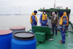 Bắt giữ tàu chở 22.000 lít dầu DO trái phép