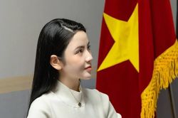 Nhan sắc vạn người mê của 'hot-girl' sắp làm vợ Quang Hải