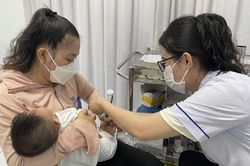 Tp.HCM: Trẻ nào được ưu tiên tiêm vắc-xin 5 trong 1 sắp được phân bổ?
