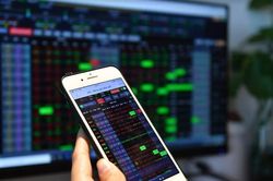 Không cần cổ phiếu 'vua', VN Index vẫn tái lập mốc 1.100 điểm