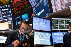 S&P 500 tăng vọt, giới đầu tư kỳ vọng sớm lên mức cao nhất mọi thời đại