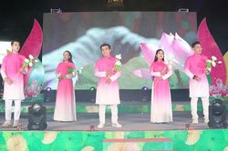 Biểu diễn nghệ thuật chào mừng Đại hội đại biểu Hội Liên hiệp Văn học Nghệ thuật tỉnh lần thứ IX