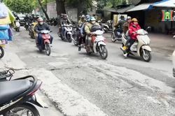 Đường Hoàng Hoa Thám xuống cấp trầm trọng