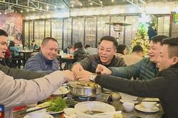 Bia rượu cuối năm