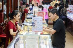 Người mua vàng sau 1 tuần lãi hơn 1 triệu đồng/lượng