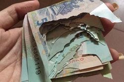 Tiền bị rách có đổi được không, có bị mất phí không?