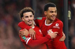 Liverpool tạo cơn mưa bàn thắng trước West Ham