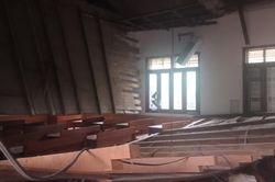 Nghệ An: Sập trần lớp học khiến nhiều học sinh bị thương
